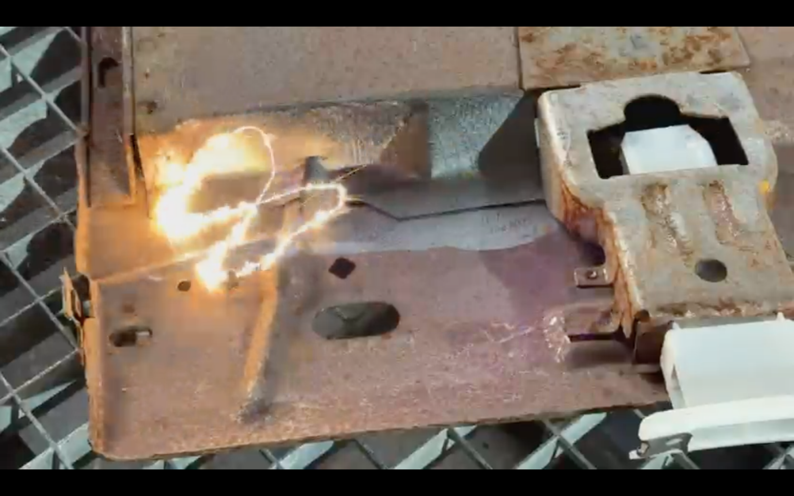 Rost entfernen 11 Rost entfernen Laser Effektive Laser-Entrostung von Metallbauteilen mittels Laser: Rückstandsloser Abtrag von Korrosion zur Vorbereitung einer Neukonstruktion