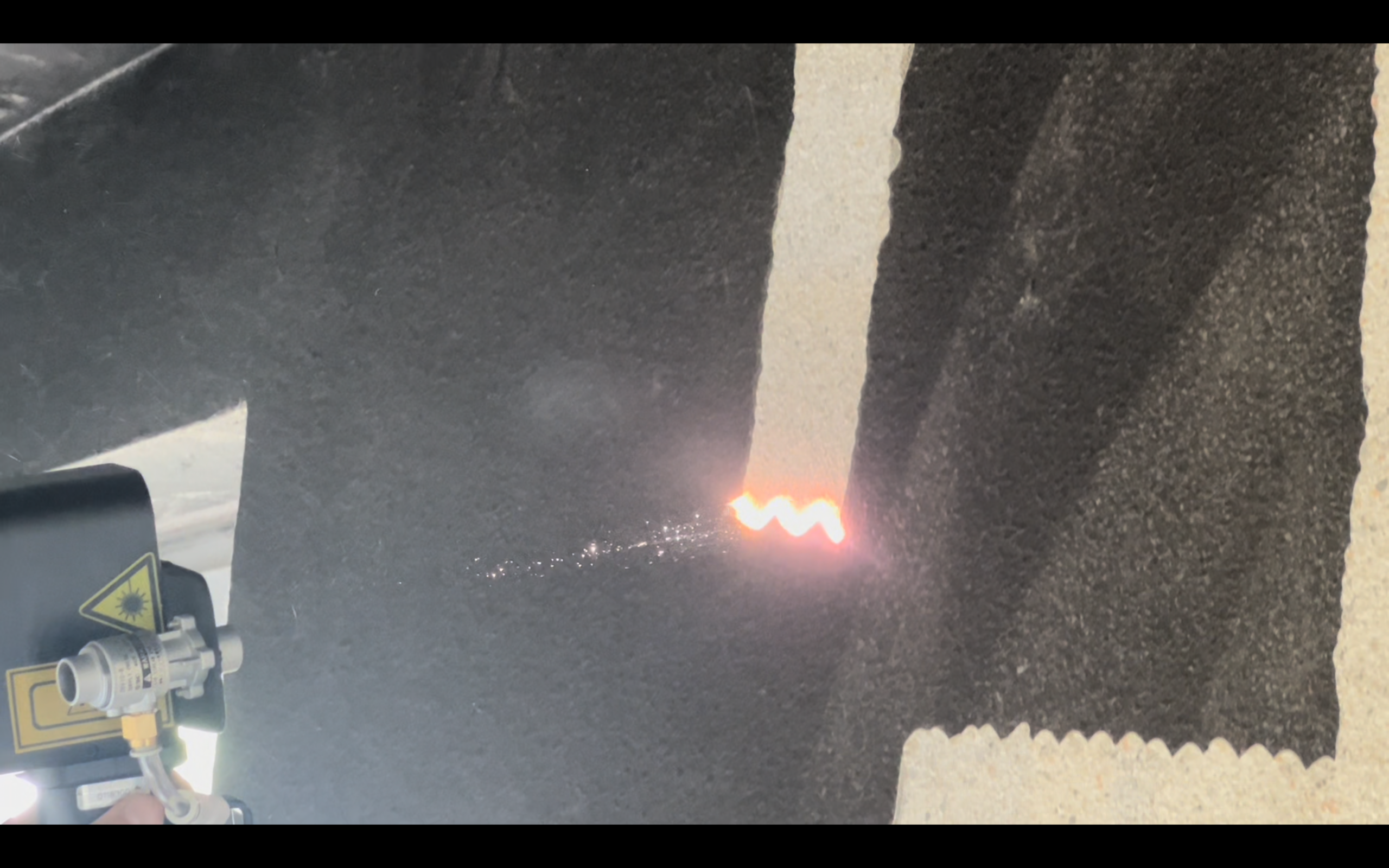 Ruß entfernen 11 Ruß entfernen laser Professionelle Rußentfernung von einer Wand nach Brandschaden: Lasersystem reinigt Putzoberflächen porentief und trocken